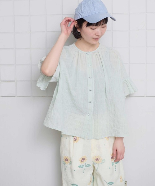 l'atelier du savon(アトリエドサボン)の「シャーリングチェック/ストライプ 袖ひらひらブラウス(シャツ/ブラウス・レディース・グリーン/ベージュ/ネイビー・FREE)」の5枚目の写真