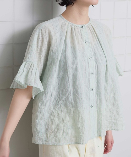l'atelier du savon(アトリエドサボン)の「シャーリングチェック/ストライプ 袖ひらひらブラウス(シャツ/ブラウス・レディース・グリーン/ベージュ/ネイビー・FREE)」の6枚目の写真