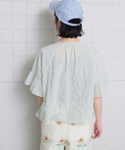 l'atelier du savon(アトリエドサボン)の「シャーリングチェック/ストライプ 袖ひらひらブラウス(シャツ/ブラウス・レディース・グリーン/ベージュ/ネイビー・FREE)」の8枚目の写真