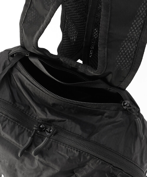 FREAK'S STORE(フリークスストア)の「限定展開 THE NORTH FACE/ザ・ノース・フェイス メイフライパック22 ユニセックス リュック/デイパック<br>(バックパック/リュック・メンズ・ブラック・ONE SIZE)」の11枚目の写真