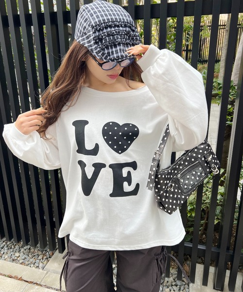 WC(ダブル シー)の「LOVEドットオフショルビッグトップス(Tシャツ/カットソー・レディース・ブラック/ホワイト・FREE)」の1枚目の写真