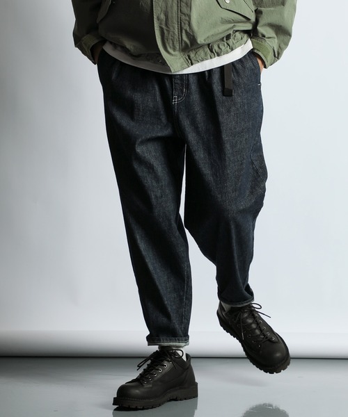 The DUFFER of ST.GEORGE(ザダファーオブセントジョージ)の「LINEN BLEND WEBBING BELT WIDE DENIM:麻混ストレッチ 2タック イージー ワイドテーパード デニムパンツ(デニムパンツ・メンズ・ダークインディゴブルー/インディゴブルー・MEDIUM/SMALL/X-LARGE/LARGE)」の2枚目の写真