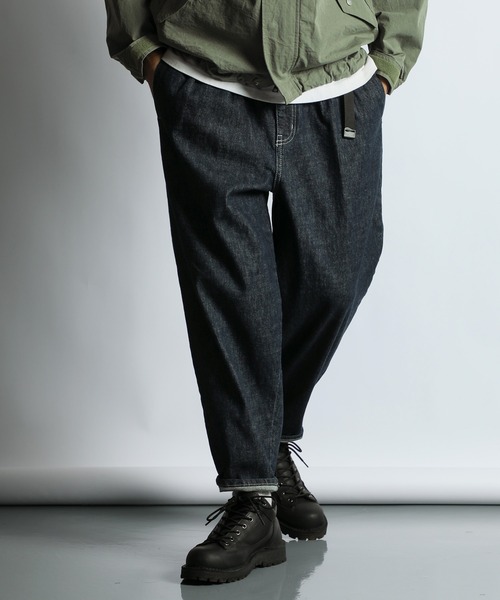 The DUFFER of ST.GEORGE(ザダファーオブセントジョージ)の「LINEN BLEND WEBBING BELT WIDE DENIM:麻混ストレッチ 2タック イージー ワイドテーパード デニムパンツ(デニムパンツ・メンズ・ダークインディゴブルー/インディゴブルー・MEDIUM/SMALL/X-LARGE/LARGE)」の5枚目の写真