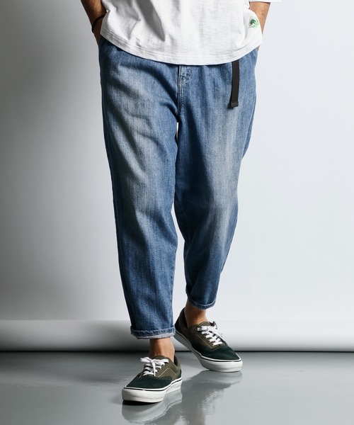 The DUFFER of ST.GEORGE(ザダファーオブセントジョージ)の「LINEN BLEND WEBBING BELT WIDE DENIM:麻混ストレッチ 2タック イージー ワイドテーパード デニムパンツ(デニムパンツ・メンズ・ダークインディゴブルー/インディゴブルー・MEDIUM/SMALL/X-LARGE/LARGE)」の3枚目の写真