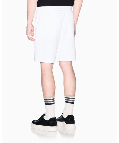 ARMANI EXCHANGE(アルマーニエクスチェンジ)の「【A|X アルマーニ エクスチェンジ】ダイアゴナル オールオーバージャカードロゴ スウェットショーツ(スウェットパンツ・メンズ・ブラック/オフホワイト・X-SMALL/X-LARGE/SMALL/MEDIUM/LARGE)」の3枚目の写真