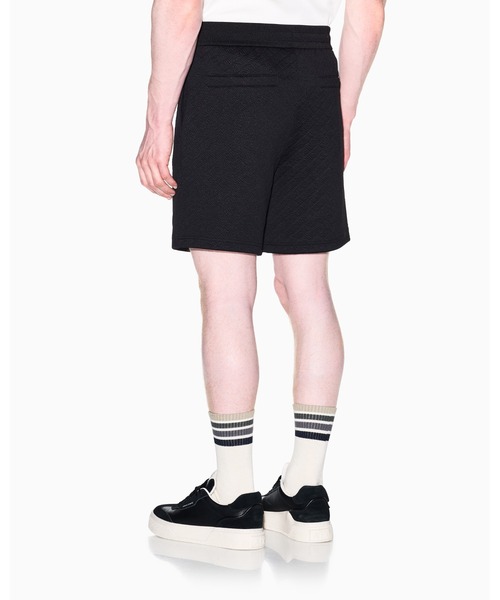 ARMANI EXCHANGE(アルマーニエクスチェンジ)の「【A|X アルマーニ エクスチェンジ】ダイアゴナル オールオーバージャカードロゴ スウェットショーツ(スウェットパンツ・メンズ・ブラック/オフホワイト・X-SMALL/X-LARGE/SMALL/MEDIUM/LARGE)」の7枚目の写真