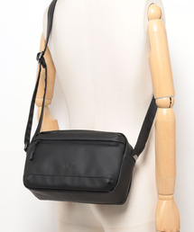 fulcro | 撥水・耐水 自立型 ターポリン 横型ショルダーバッグ A5収納対応 stride ストライド(ショルダーバッグ)