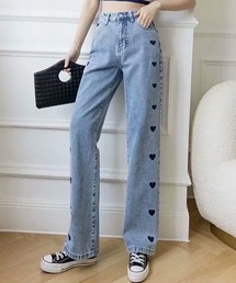 ゆるっとシルエットが可愛いハート刺?デニムパンツ