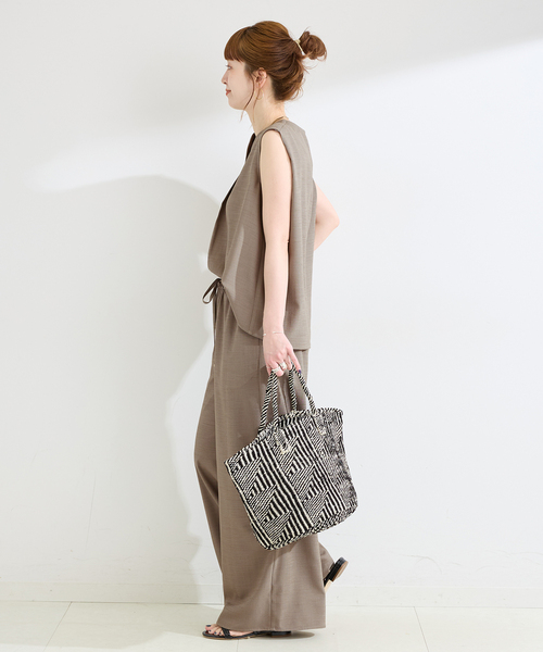 B.C STOCK(ベーセーストック)の「《S/Mサイズ展開》《2点セット》ウォッシャブル / リネンライクセットアップ(その他パンツ・レディース・ウッド/ベージュ/ブラック・SMALL/MEDIUM)」の4枚目の写真