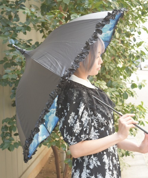 axes femme（アクシーズファム）の「夜空柄晴雨兼用パゴダ傘（長傘・レディース・ブルー・FREE）」の2枚目の写真