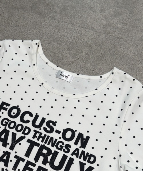 lilful（リルフル）の「【26年春夏新作】ドット柄 レタリングロゴ サイドシャーリングトップス（Tシャツ/カットソー・レディース・ブラック系その他/ブラック/ホワイト系その他/ホワイト・F）」の9枚目の写真