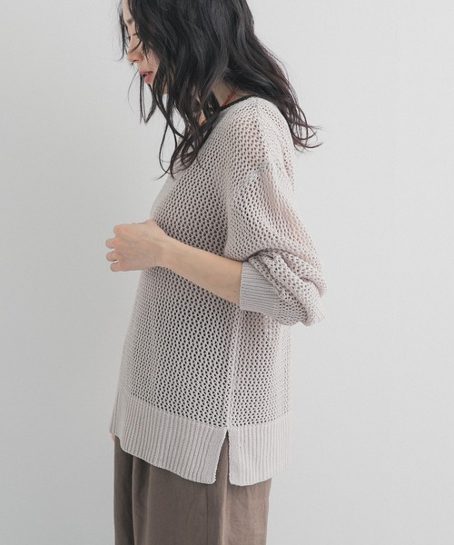 URBAN RESEARCH DOORS（アーバンリサーチドアーズ）の「メッシュニットプルオーバー｜春服/春ニット/大人カジュアル（ニット/セーター・レディース・ライトカーキ/グレー系その他・FREE）」の21枚目の写真