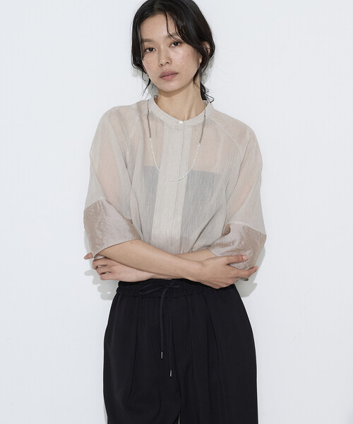 K.T KIYOKO TAKASE(キヨコタカセ)の「リネンポリエステルオーガンジー ラグランスリーブシャツ羽織り(シャツ/ブラウス・レディース・チャコール/キナリ/サックスブルー・9号)」の1枚目の写真