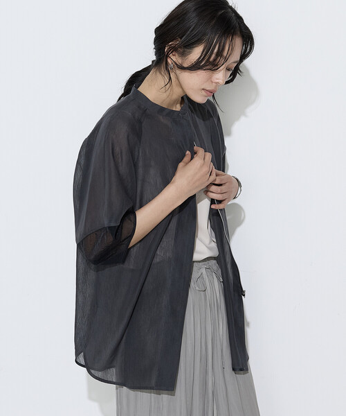 K.T KIYOKO TAKASE(キヨコタカセ)の「リネンポリエステルオーガンジー ラグランスリーブシャツ羽織り(シャツ/ブラウス・レディース・チャコール/キナリ/サックスブルー・9号)」の12枚目の写真