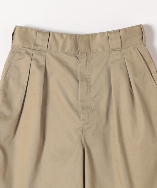 Dickies(ディッキーズ)の「DICKIES:〈洗濯機可能〉ツイル ツータック ショート パンツ(その他パンツ・レディース・ベージュ/ブラック・ONE SIZE)」の3枚目の写真
