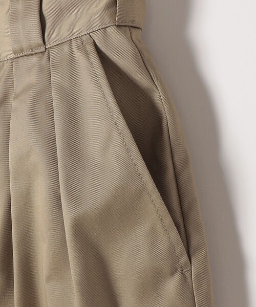 Dickies(ディッキーズ)の「DICKIES:〈洗濯機可能〉ツイル ツータック ショート パンツ(その他パンツ・レディース・ベージュ/ブラック・ONE SIZE)」の4枚目の写真