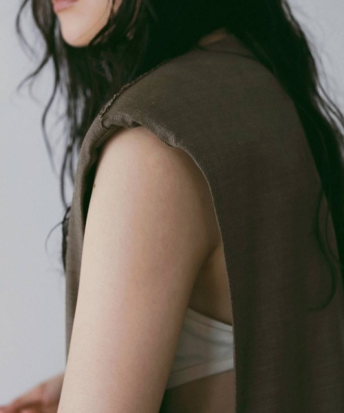 anuke（アンヌーク）の「[anuke/アンヌーク] キーネック オーバーベスト（ベスト・レディース・ブラック/ブラウン・36）」の9枚目の写真