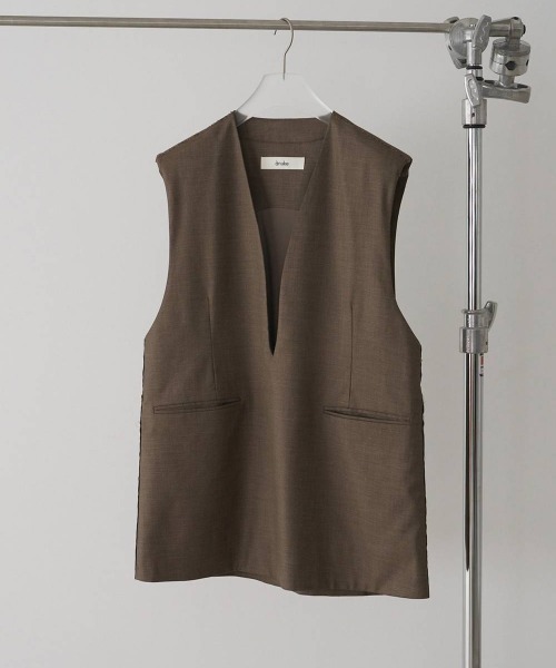 anuke（アンヌーク）の「[anuke/アンヌーク] キーネック オーバーベスト（ベスト・レディース・ブラック/ブラウン・36）」の5枚目の写真