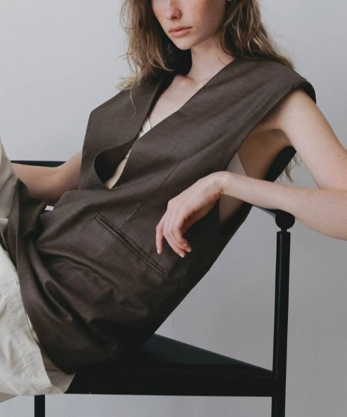 anuke（アンヌーク）の「[anuke/アンヌーク] キーネック オーバーベスト（ベスト・レディース・ブラック/ブラウン・36）」の8枚目の写真