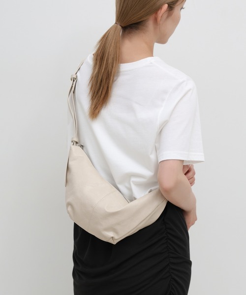 select MOCA（セレクトモカ）の「ムーンデザインワンショルダーバッグ（ショルダーバッグ・レディース・キャメル/ブラック/ブラウン/アイボリー・FREE）」の3枚目の写真
