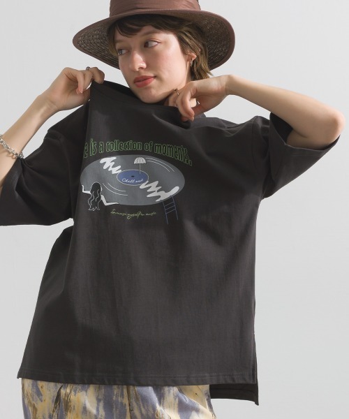 le colis(ルコリ)の「ドライタッチ 天竺 レコード プリント 5分袖 Tシャツ(Tシャツ/カットソー・レディース・ブラック/オフホワイト/ラベンダー/ライトイエロー・FREE)」の3枚目の写真