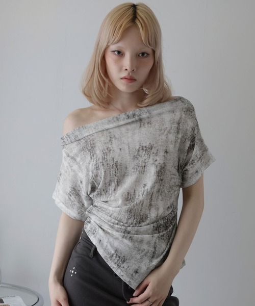Ulysses（ユリシス）の「ドレープネックアシメデザインカットソー（Tシャツ/カットソー・レディース・ブラック/ホワイト/グレー・F）」の2枚目の写真