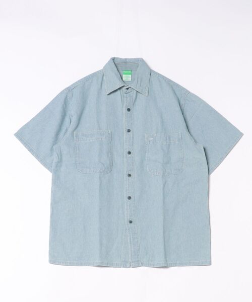 Right-on(ライトオン)の「Refurbish(リファービッシュ)ヒッコリーデニム半袖ワークシャツ(シャツ/ブラウス・メンズ・ネイビー/ブルー・M/XL/L/S)」の2枚目の写真
