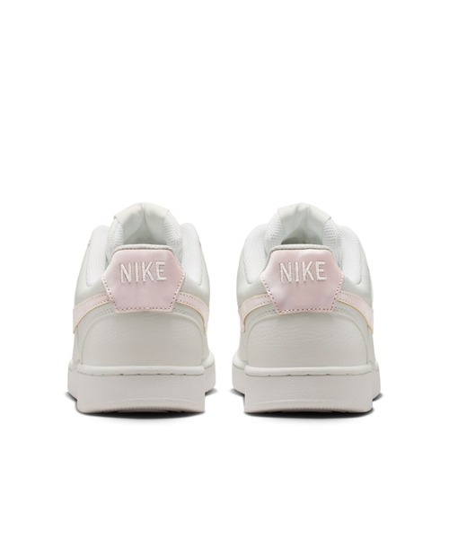 NIKE(ナイキ)の「ナイキ NIKE ナイキ コート ビジョン LO SE(スニーカー・レディース・ホワイト×ピンク・23.0cm/23.5cm/24.0cm/24.5cm/25.0cm)」の5枚目の写真