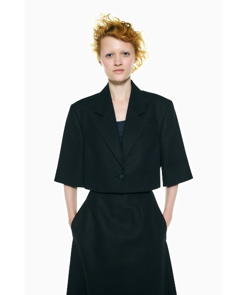 ENFOLD(エンフォルド)の「HALF-SLEEVES JACKET(テーラードジャケット・レディース・ブラック・38)」の2枚目の写真