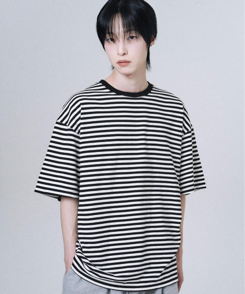 MOOVN(ムブン)の「オーバーサイズストライプ半袖Tシャツブラック(Tシャツ/カットソー・メンズ・その他・SMALL/MEDIUM/LARGE)」の2枚目の写真