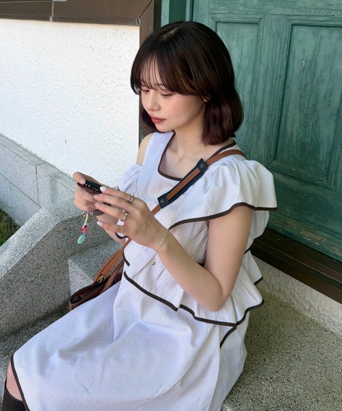 MELSOI.（メルソイ）の「ピンストライプアシメフレアミニワンピース（ワンピース・レディース・ベージュ/サックスブルー・FREE）」の5枚目の写真