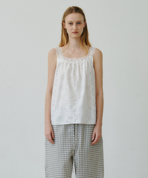 MAIS（マイス）の「LACE STRAP SLEEVELESS BLOUSE / WHITE（シャツ/ブラウス・レディース・ホワイト・FREE）」の2枚目の写真