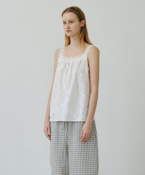 MAIS（マイス）の「LACE STRAP SLEEVELESS BLOUSE / WHITE（シャツ/ブラウス・レディース・ホワイト・FREE）」の3枚目の写真