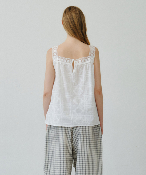 MAIS（マイス）の「LACE STRAP SLEEVELESS BLOUSE / WHITE（シャツ/ブラウス・レディース・ホワイト・FREE）」の4枚目の写真
