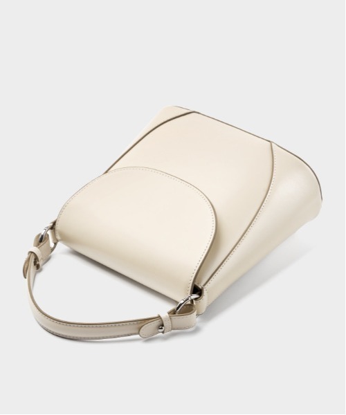 NiiNa(ニーナ)の「【 NiiNa / ニーナ 】【高品質牛革】2wayワンハンドルバケットバッグ(ショルダーバッグ・レディース・ホワイト・FREE)」の15枚目の写真