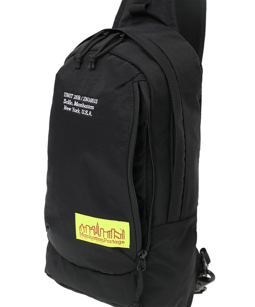 Manhattan Portage（マンハッタンポーテージ）の「LITTLE ITALY CROSSBODY BAG CORDURA GRINZA IRONWOOD（ボディバッグ/ウエストポーチ・メンズ・ブラック・SMALL）」の7枚目の写真