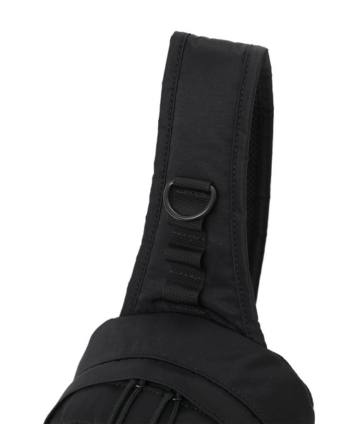 Manhattan Portage（マンハッタンポーテージ）の「LITTLE ITALY CROSSBODY BAG CORDURA GRINZA IRONWOOD（ボディバッグ/ウエストポーチ・メンズ・ブラック・SMALL）」の9枚目の写真