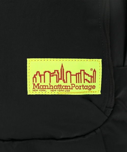 Manhattan Portage（マンハッタンポーテージ）の「LITTLE ITALY CROSSBODY BAG CORDURA GRINZA IRONWOOD（ボディバッグ/ウエストポーチ・メンズ・ブラック・SMALL）」の11枚目の写真