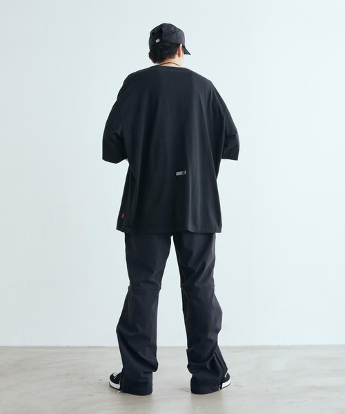 JORDAN BRAND(ジョーダンブランド)の「ジョーダン フライト エッセンシャル メンズ オーバーサイズド パッチ Tシャツ / Jordan Flight Essentials Men's Oversized Patch T-Shirt IO0034-010 Black(Tシャツ/カットソー・メンズ・ブラック・2XL/S/XL/L/M)」の5枚目の写真