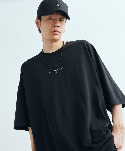 JORDAN BRAND(ジョーダンブランド)の「ジョーダン フライト エッセンシャル メンズ オーバーサイズド パッチ Tシャツ / Jordan Flight Essentials Men's Oversized Patch T-Shirt IO0034-010 Black(Tシャツ/カットソー・メンズ・ブラック・2XL/S/XL/L/M)」の7枚目の写真