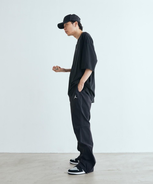 JORDAN BRAND(ジョーダンブランド)の「ジョーダン フライト エッセンシャル メンズ オーバーサイズド パッチ Tシャツ / Jordan Flight Essentials Men's Oversized Patch T-Shirt IO0034-010 Black(Tシャツ/カットソー・メンズ・ブラック・2XL/S/XL/L/M)」の4枚目の写真
