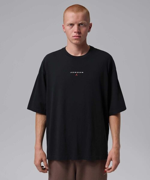 JORDAN BRAND(ジョーダンブランド)の「ジョーダン フライト エッセンシャル メンズ オーバーサイズド パッチ Tシャツ / Jordan Flight Essentials Men's Oversized Patch T-Shirt IO0034-010 Black(Tシャツ/カットソー・メンズ・ブラック・2XL/S/XL/L/M)」の8枚目の写真