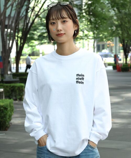 FFEIN(フェイン)の「【FFEIN】ワンポイント3段ロゴ刺繍ロンT / ユニセックス ロンT 長袖 刺繍 クルーネック オーバーサイズ(Tシャツ/カットソー・メンズ・ネイビー/アッシュグレー/ホワイト/ブラック・X-SMALL/SMALL/MEDIUM/LARGE)」の2枚目の写真