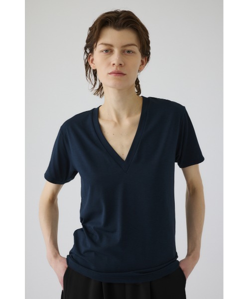 RIM.ARK(リムアーク)の「Smooth texture v-neck tee(スムース テクスチャー ブイネック ティー)(Tシャツ/カットソー・レディース・ダークブラウン/ブラック/ネイビー/ホワイト・FREE)」の4枚目の写真