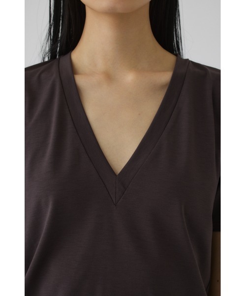 RIM.ARK(リムアーク)の「Smooth texture v-neck tee(スムース テクスチャー ブイネック ティー)(Tシャツ/カットソー・レディース・ダークブラウン/ブラック/ネイビー/ホワイト・FREE)」の11枚目の写真