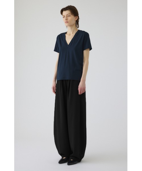 RIM.ARK(リムアーク)の「Smooth texture v-neck tee(スムース テクスチャー ブイネック ティー)(Tシャツ/カットソー・レディース・ダークブラウン/ブラック/ネイビー/ホワイト・FREE)」の6枚目の写真