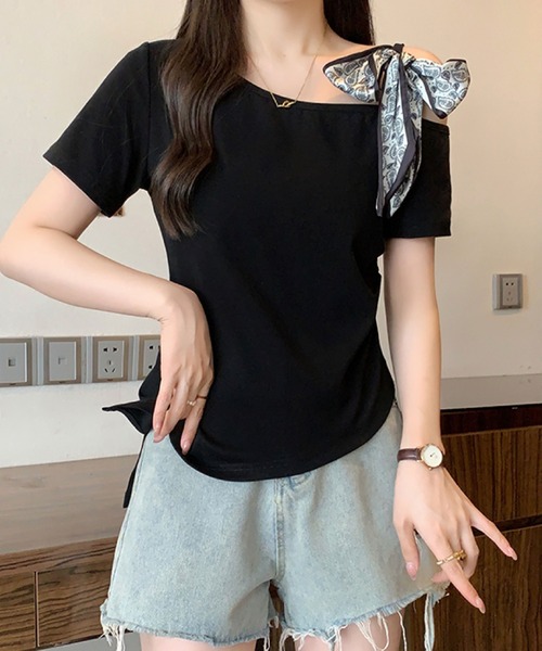 2ly2(トゥーリートゥー)の「ワンショルダー風スカーフリボントップス(Tシャツ/カットソー・レディース・ホワイト/イエロー/ブラック・FREE)」の11枚目の写真