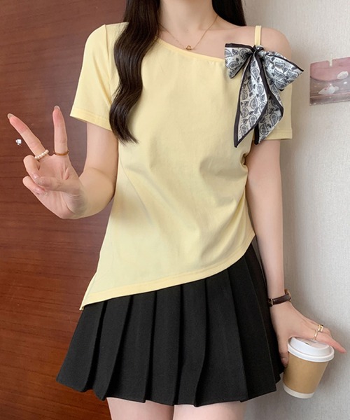 2ly2(トゥーリートゥー)の「ワンショルダー風スカーフリボントップス(Tシャツ/カットソー・レディース・ホワイト/イエロー/ブラック・FREE)」の14枚目の写真