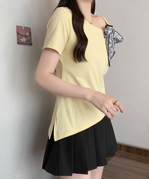 2ly2(トゥーリートゥー)の「ワンショルダー風スカーフリボントップス(Tシャツ/カットソー・レディース・ホワイト/イエロー/ブラック・FREE)」の20枚目の写真