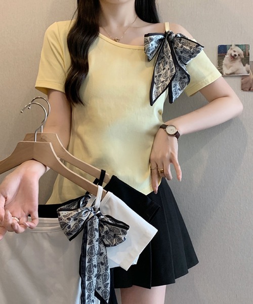 2ly2(トゥーリートゥー)の「ワンショルダー風スカーフリボントップス(Tシャツ/カットソー・レディース・ホワイト/イエロー/ブラック・FREE)」の22枚目の写真